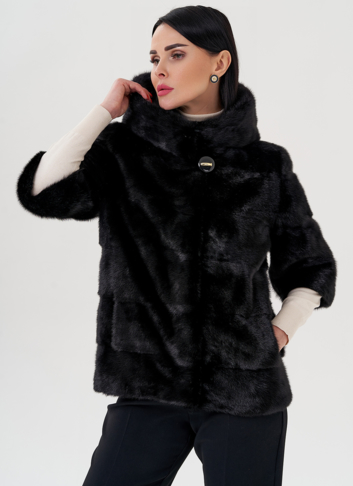 Шуба из норки с капюшоном черного цвета