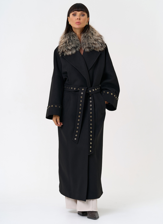 Утепленное женское пальто с английским воротником из меха лисы