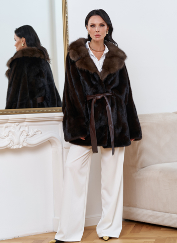 Женская шуба из меха норки с воротником из меха куницы