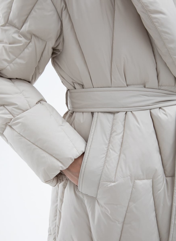 Женский пуховик с английским воротником