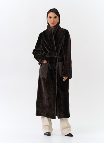 Женская дубленка с декоративным поясом