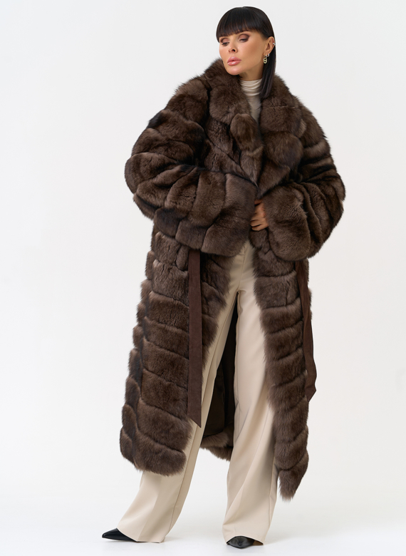 Длинная шуба из меха песца с английским воротником