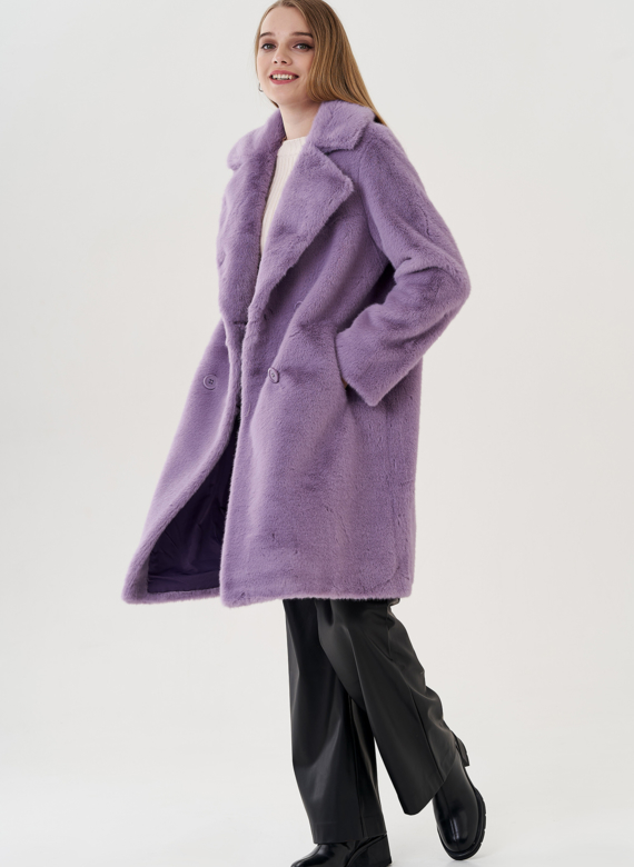 Женского пальто из эко меха на пуговицах