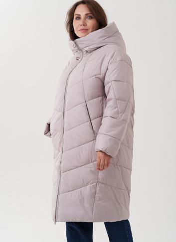 Женский пуховик с капюшоном бежевого цвета 
