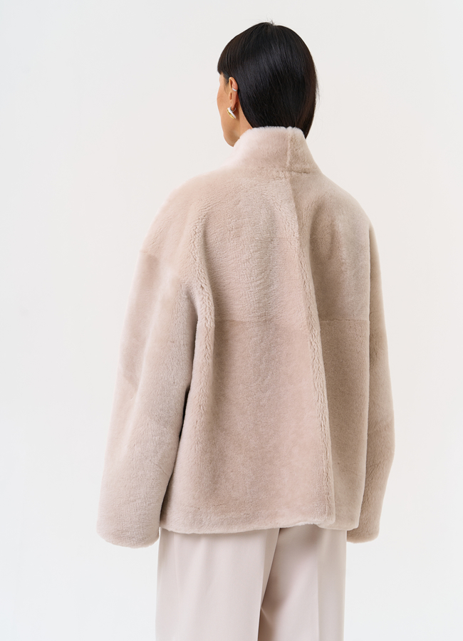 Светлая натуральная дубленка модель № 31630 в кредит