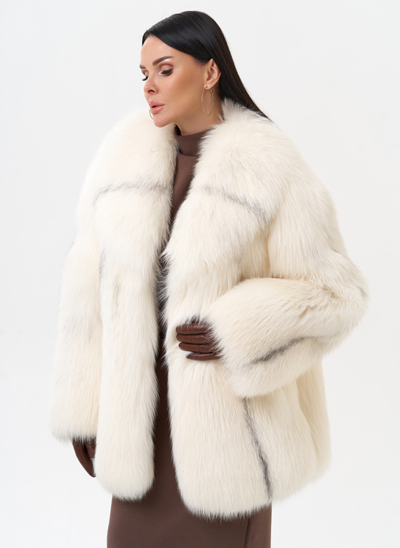 Белая куртка из лисы