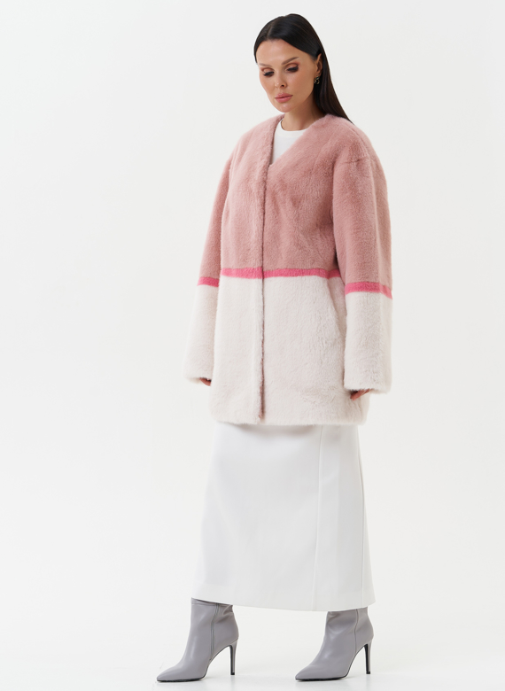 Женская шуба из эко меха в светлом оттенке