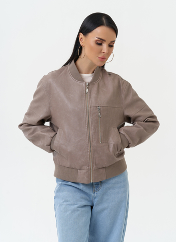 Куртка бомбер из эко кожи бежевого цвета