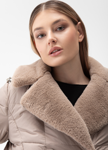 Комбинированный женский пуховик с капюшоном