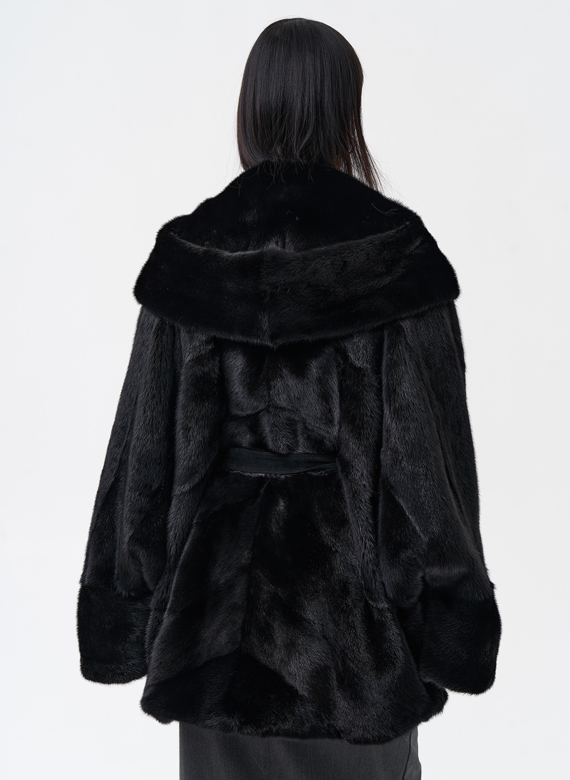 Шуба с капюшоном и норки