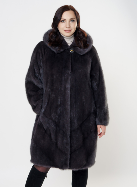 Женская шуба в сером цвете