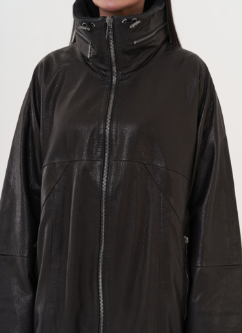 Кожаная удлиненная куртка черного цвета