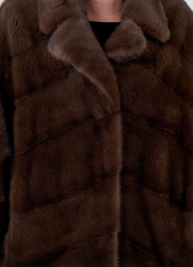 Шуба оверсайз с английским воротником модель № 23973 в рассрочку