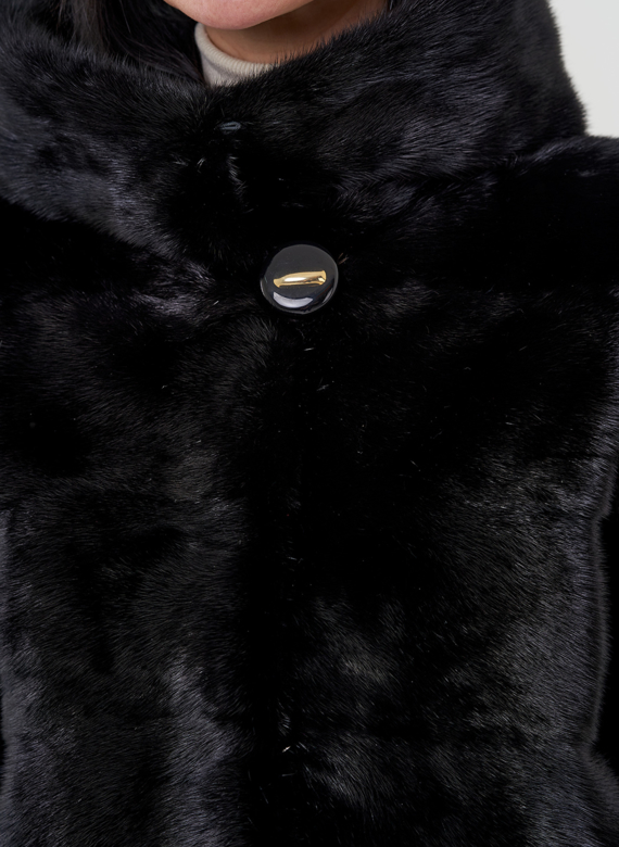 Шуба из норки с капюшоном черного цвета