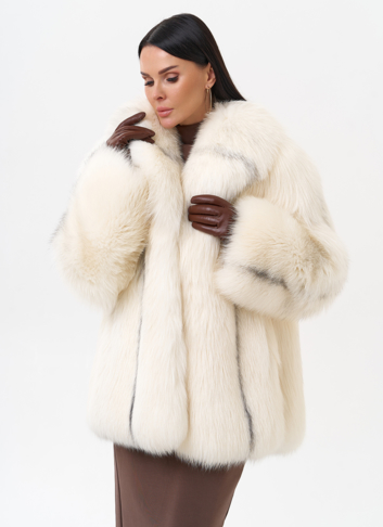 Белая куртка из лисы