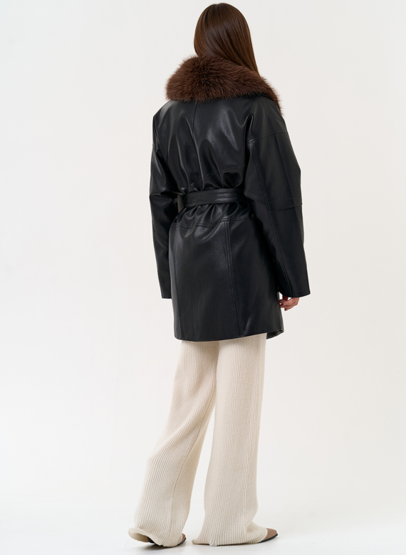 Женская утепленная куртка из эко кожи с воротником из эко меха