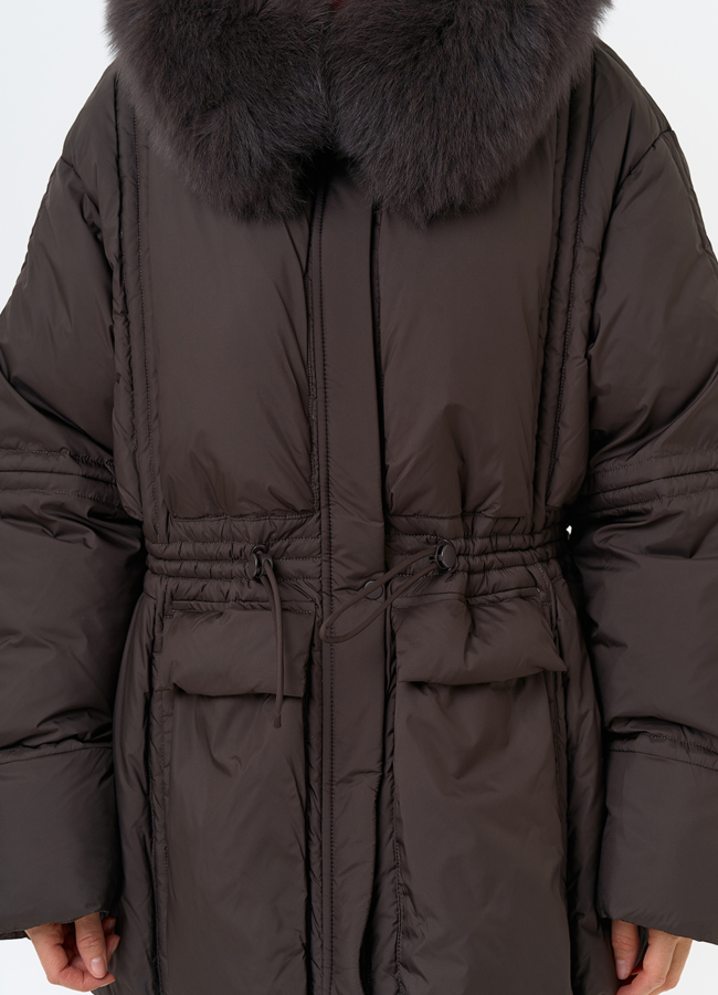 Женский пуховик с капюшоном из меха песца модель № 31615 универмаг малина