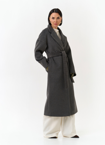 Женское пальто с английским воротником