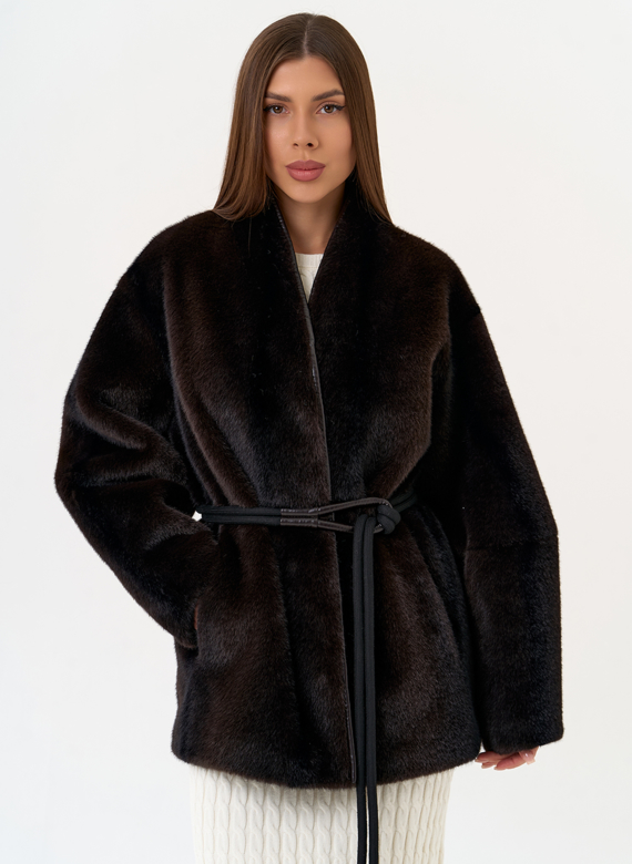 Женская шуба из эко меха коричневого цвета