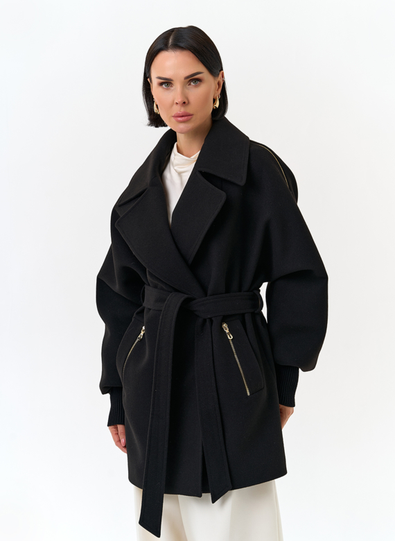 Женское укороченное пальто с декоративными молниями