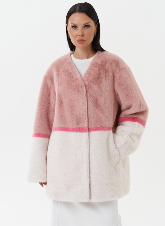 Женская шуба из эко меха в светлом оттенке