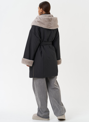 Пуховик с отделкой из эко меха 