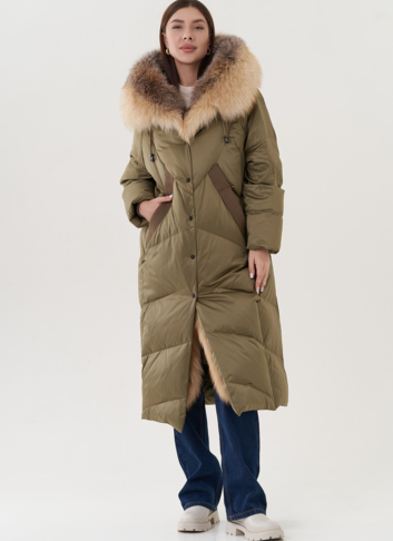 Пуховик с отделкой капюшона из меха лисы 