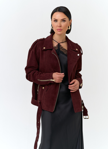 Женская куртка из натуральной замши бордового цвета
