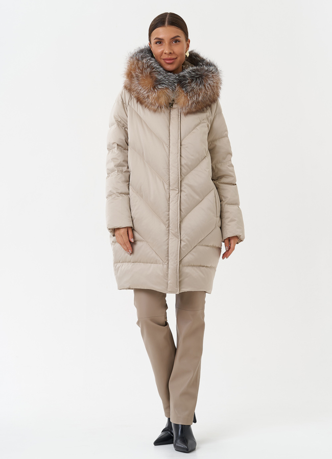 Светлый пуховик с мехом чернобурки модель № 28847 в кредит