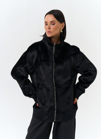 Женский бомбер из эко замши черного цвета