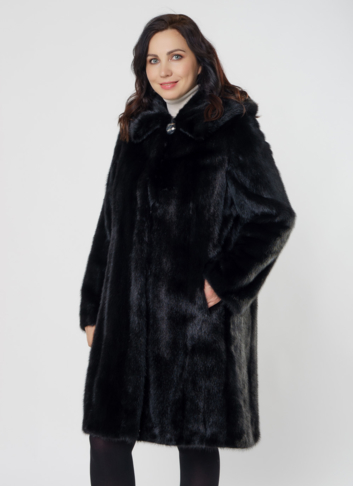 Черная норковая шуба с капюшоном