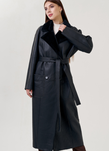 Женская дубленка черного цвета с английским воротником 