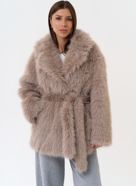 Женская шуба из эко меха в бежевом цвете