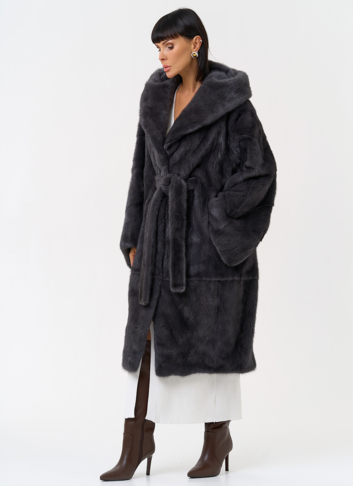 Женская шуба из меха норки с капюшоном 