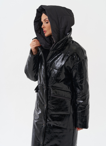 Женский пуховик из эко кожи с капюшоном