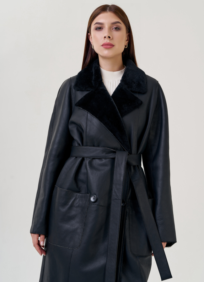 Женская дубленка черного цвета с английским воротником  модель № 23248 универмаг малина