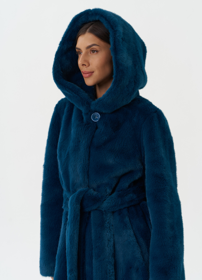 Удлиненное пальто из эко меха с капюшоном модель № 27793 универмаг малина