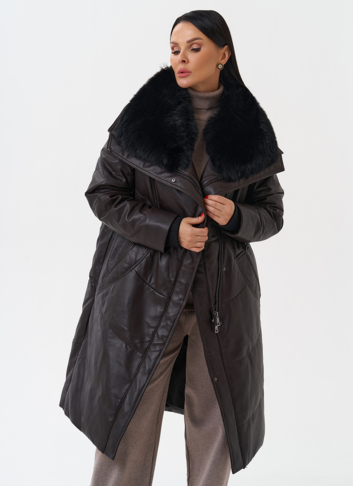 Женский кожаный пуховик с отделкой из натурального меха