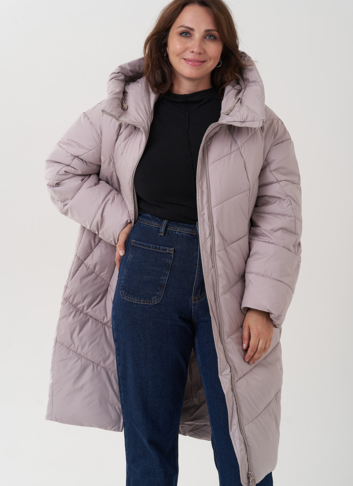 Женский пуховик с капюшоном бежевого цвета 