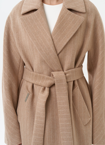 Длинное женское пальто с поясом