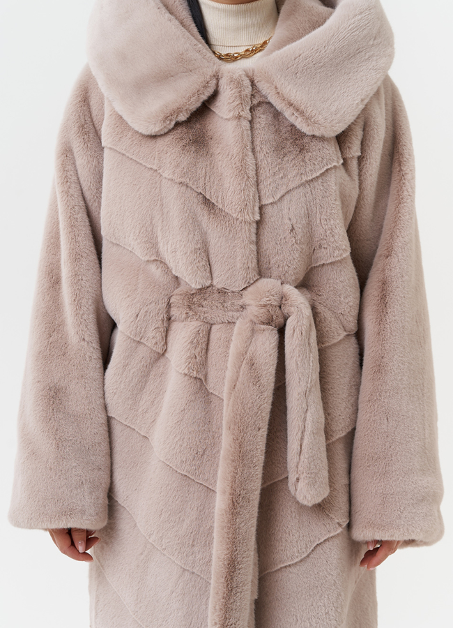 Шуба из эко меха с капюшоном модель № 28638 универмаг малина