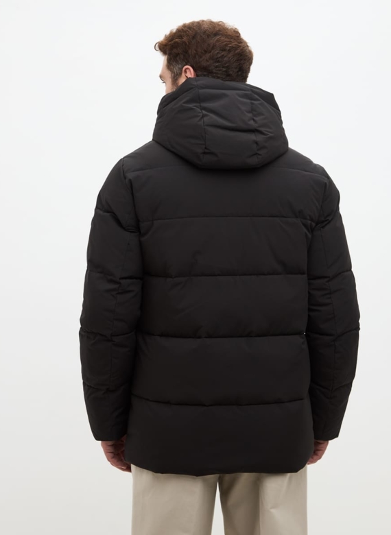 Мужской пуховик черного цвета