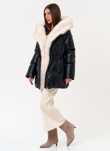 Женский пуховик из эко кожи с отделкой из эко меха