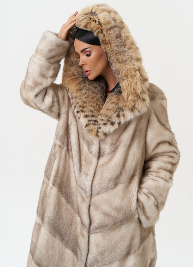 Женская шуба из меха норки с капюшоном из меха рыси модель № 31168 в кредит