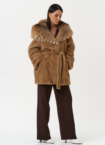 Женская шуба из меха норки с капюшоном из меха рыси