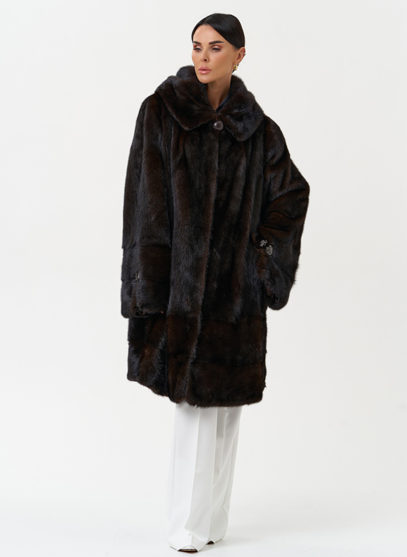 Женская шуба из меха норки с капюшоном 