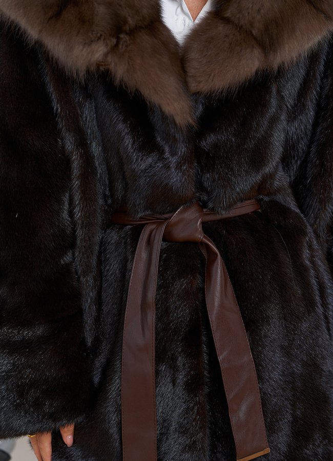 Женская шуба из меха норки с капюшоном из меха куницы модель № 30679 универмаг малина