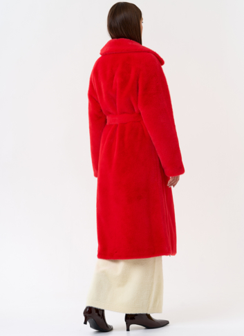 Женское пальто из эко меха с декоративными молниями