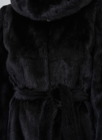 Шуба из норки черного цвета с капюшоном 