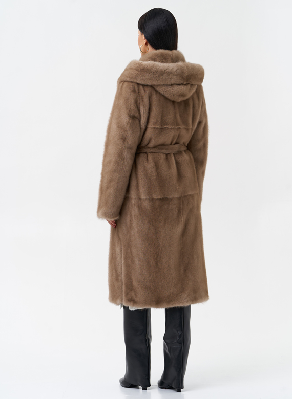 Длинная шуба с капюшоном 